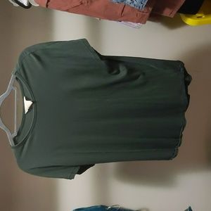 Basic green Tshirt medium